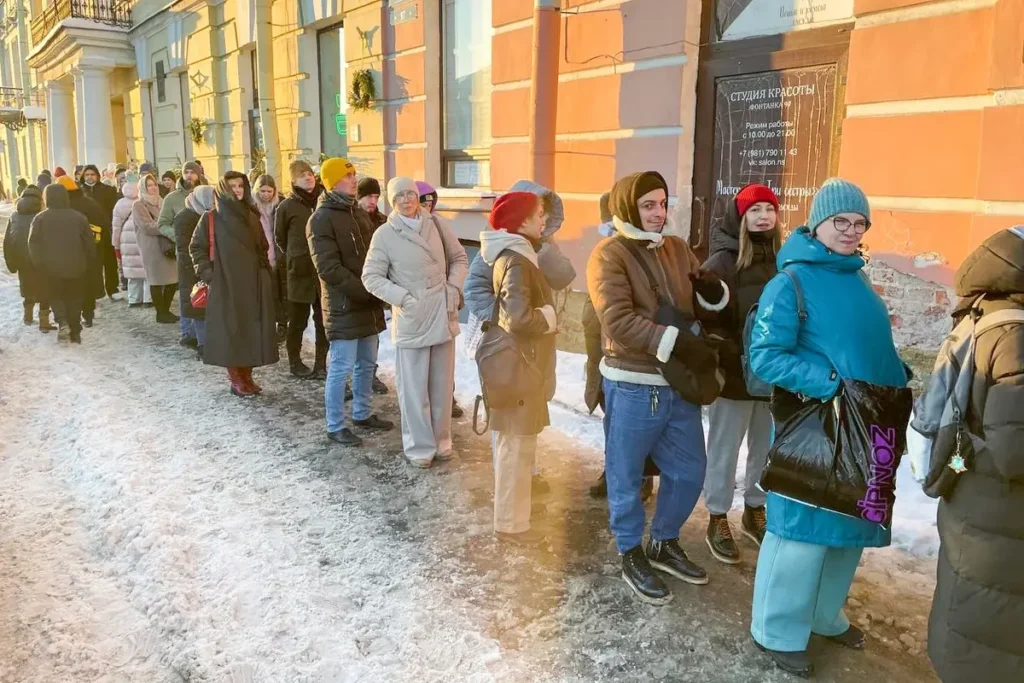 Сбор подписей в штабе Бориса Надеждина в Санкт-Петербурге. Фото: сообщество в VK «Штаб Надеждина | Санкт-Петербург».