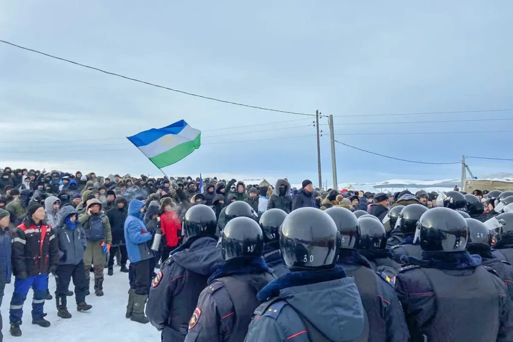 Протесты в день оглашения обвинительного приговора Фаилю Алсынову в Баймакском районном суде 17 января, Башкортостан. Фото: специальный корреспондент «Верстки».