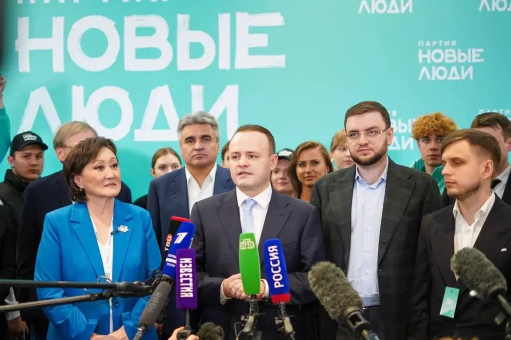 Владислав Даванков дает интервью на съезде партии «Новые люди» в декабре 2023 года в Москве. Фото: telegram-канал «Даванков//Кандидат в президенты РФ».