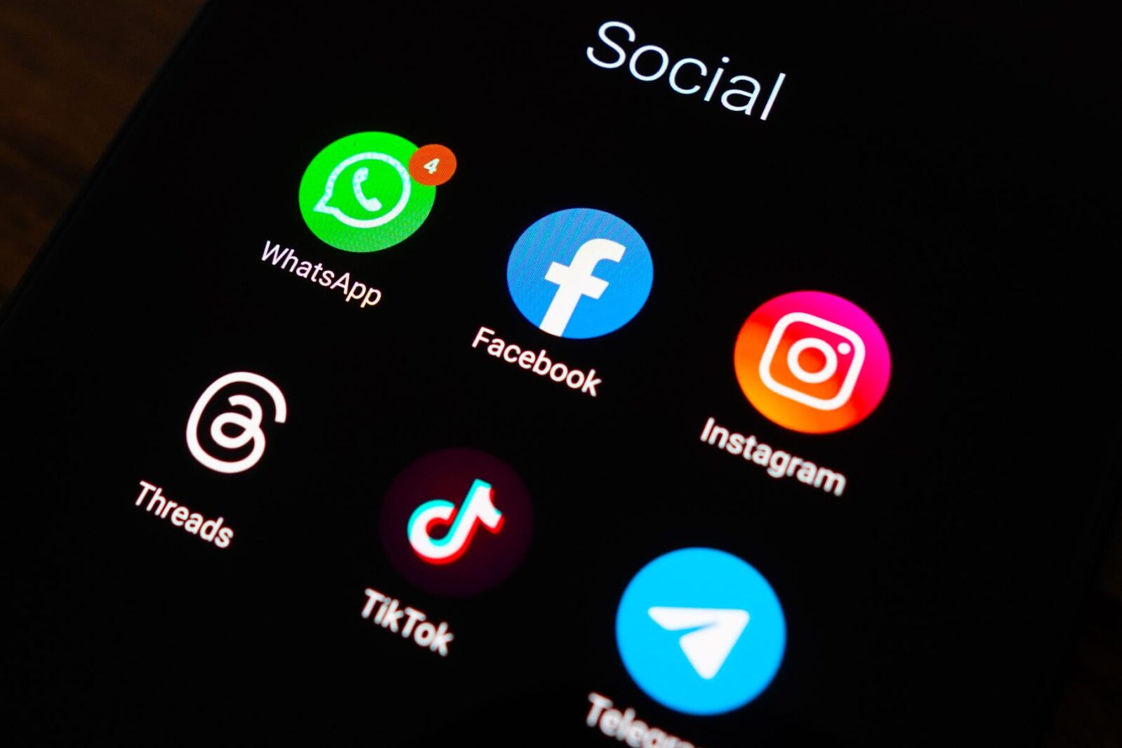 Иконки социальных сетей WhatsApp, Facebook, Instagram, Threads, TikTok и Telegram