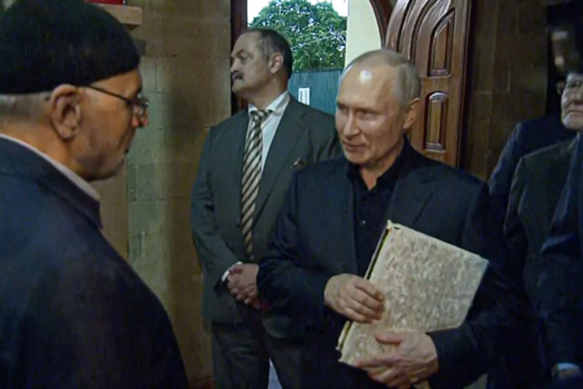 Владимир Путин в мечети Джума, Дербент