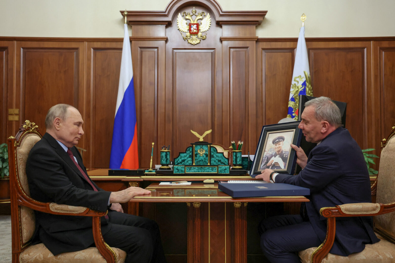 Владимир Путин на встрече с генеральным директором «Роскосмос» Юрием Борисовым в Кремле