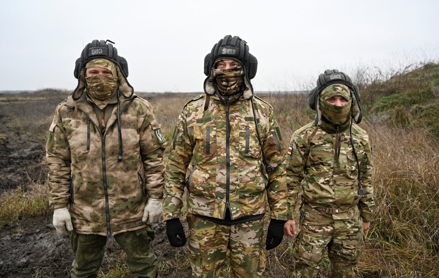 Российские контрактники во время военных учений на юге Краснодарского края