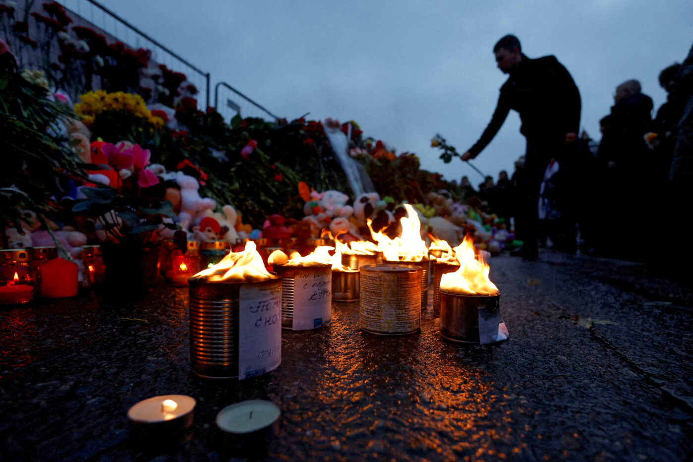 Мемориал в память погибших во время теракта в московском «Крокус Сити Холл»