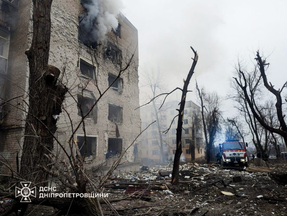 Разрушенные дома после российского удара по Кривому Рогу