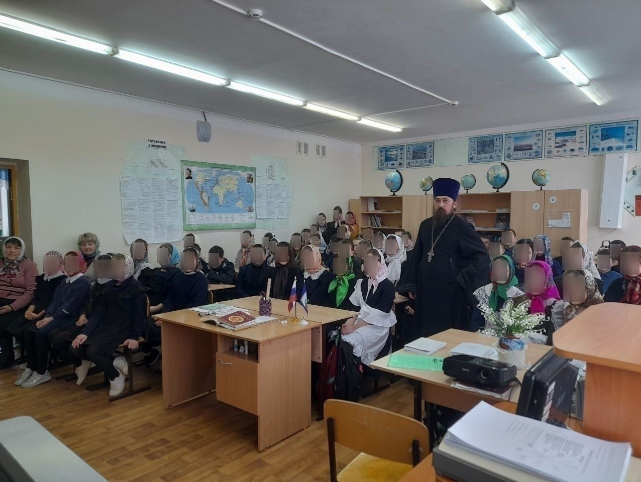 Священники, игуменьи и сотрудники епархиальных отделов РПЦ с начала года провели свыше 60 занятий на тему целомудрия со школьниками