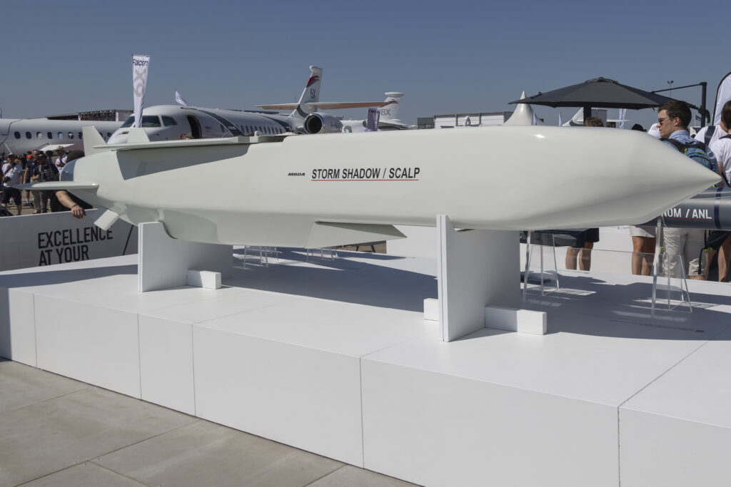 Storm Shadow/SCALP, разработанные с использованием технологий малозаметности, достигают скорости до 0,95 махов и могут нести до 450 килограммов взрывчатки